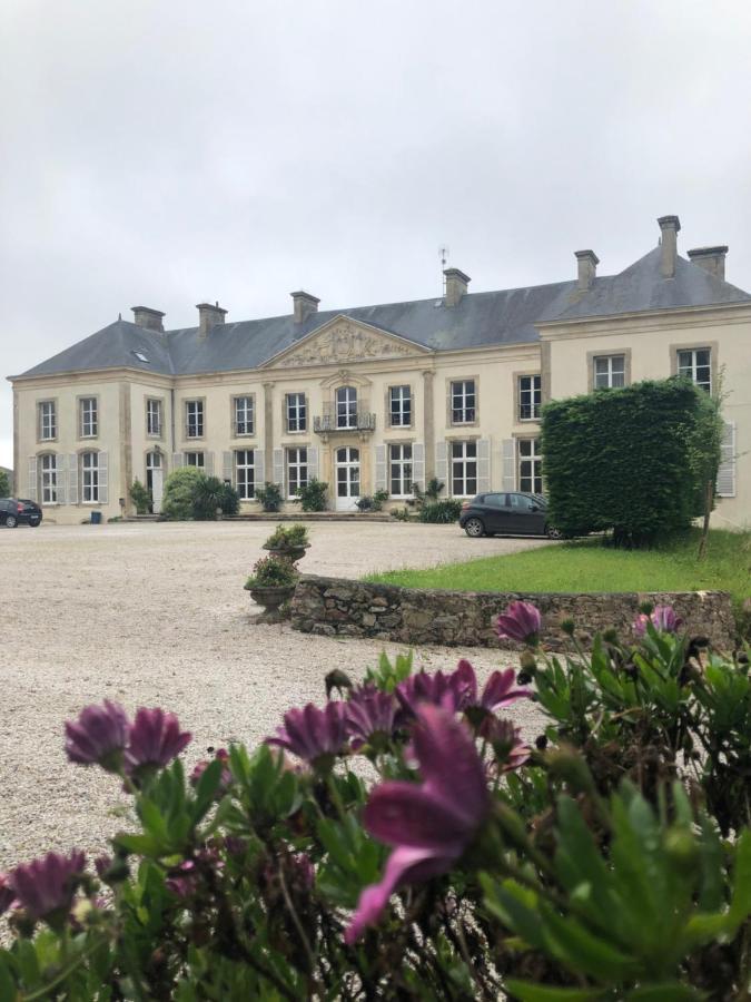 Hotel Du Chateau De Quineville Экстерьер фото