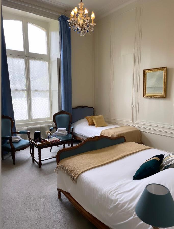 Hotel Du Chateau De Quineville Экстерьер фото