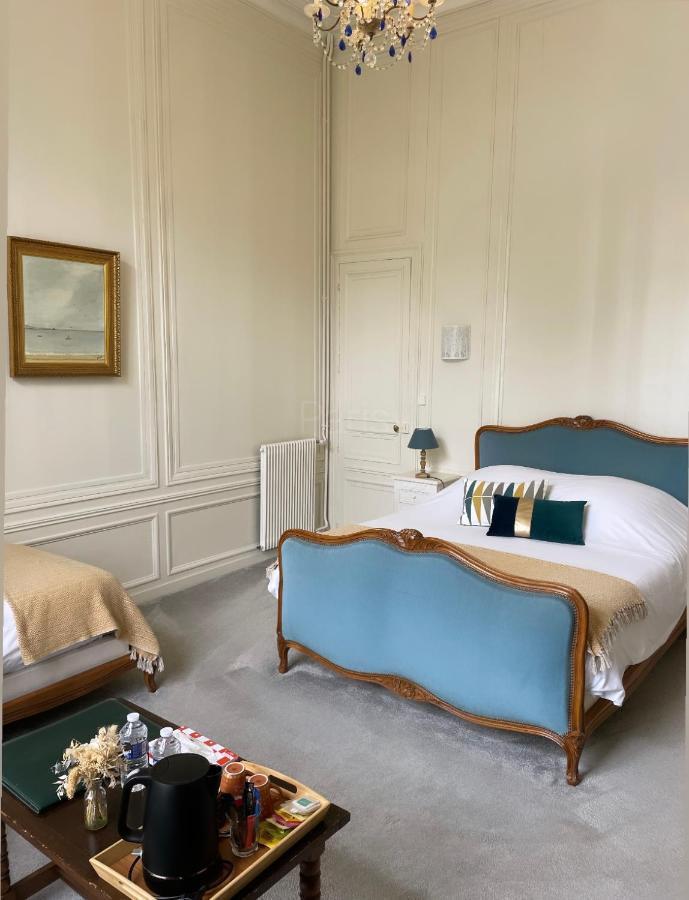 Hotel Du Chateau De Quineville Экстерьер фото