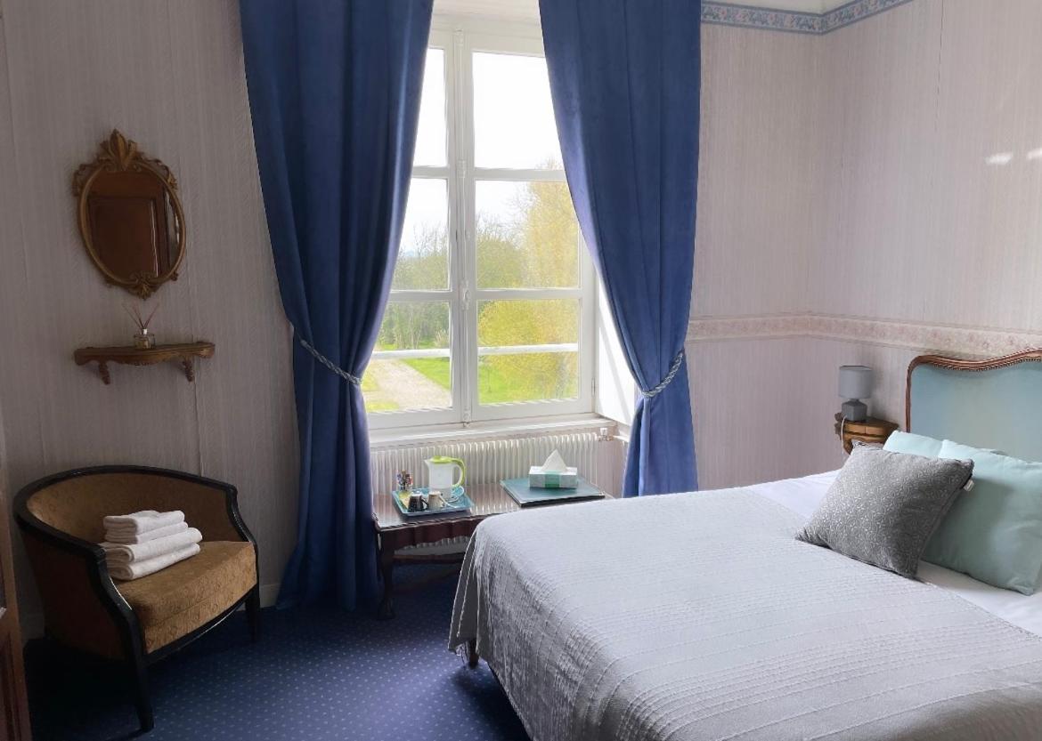 Hotel Du Chateau De Quineville Экстерьер фото