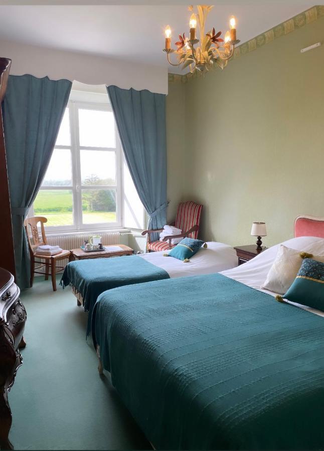Hotel Du Chateau De Quineville Экстерьер фото