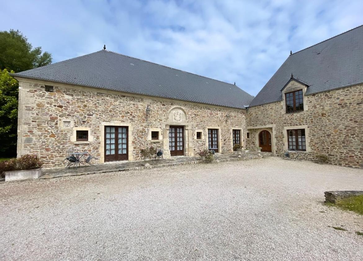 Hotel Du Chateau De Quineville Экстерьер фото