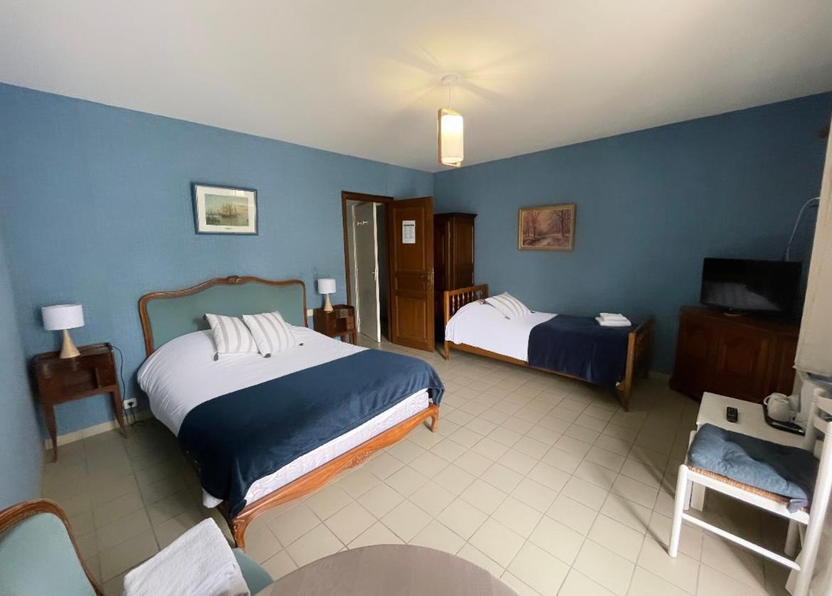 Hotel Du Chateau De Quineville Экстерьер фото