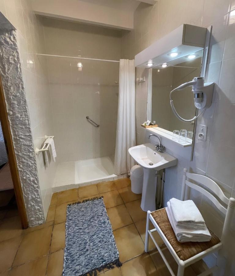 Hotel Du Chateau De Quineville Экстерьер фото