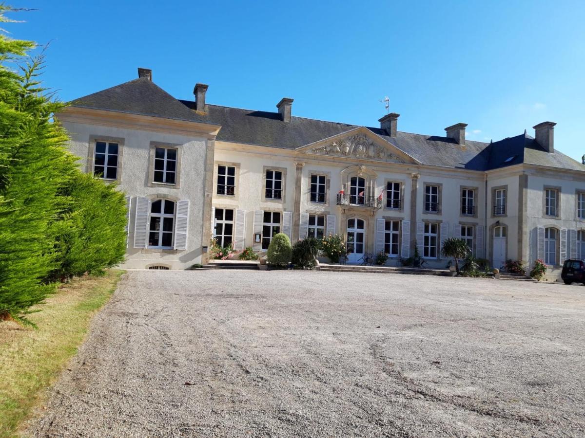 Hotel Du Chateau De Quineville Экстерьер фото