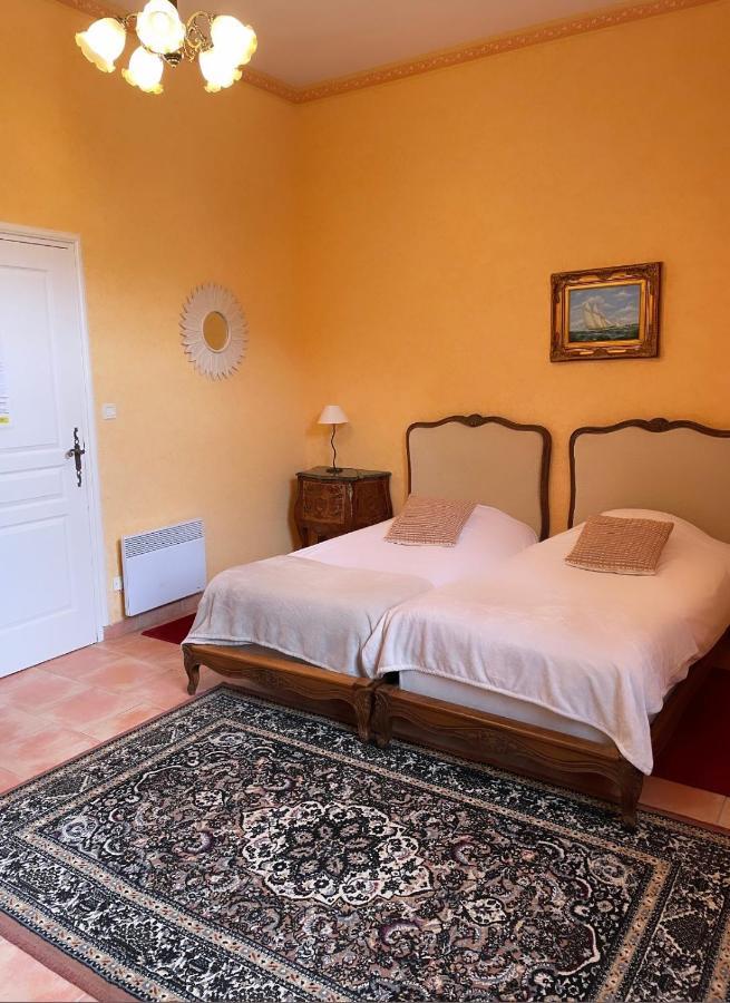 Hotel Du Chateau De Quineville Экстерьер фото